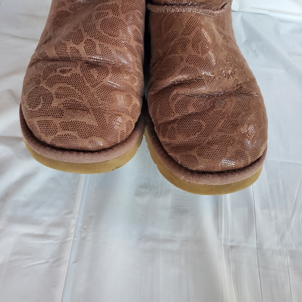 Pink lace style Ugg boots - Picture 8 of 9